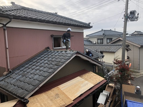 新潟　新潟市東区　屋根　解体　外壁　金属板　角波板　リフォーム　二世帯　リノベーション　外装　模様替え